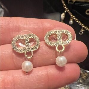 Elegant Gold and Pearl Earrings
